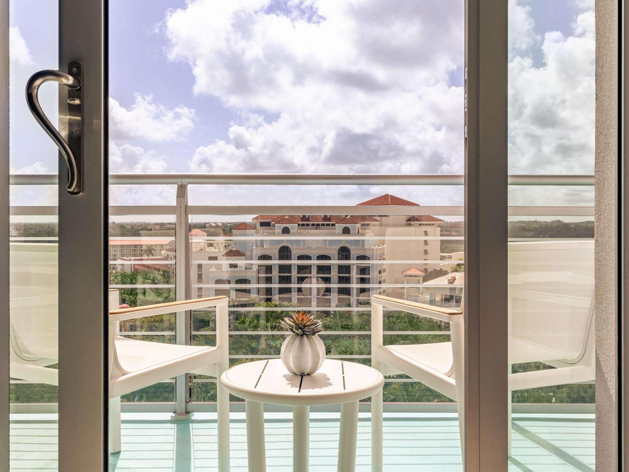 Готель Sls At Baha Mar Нассау Екстер'єр фото